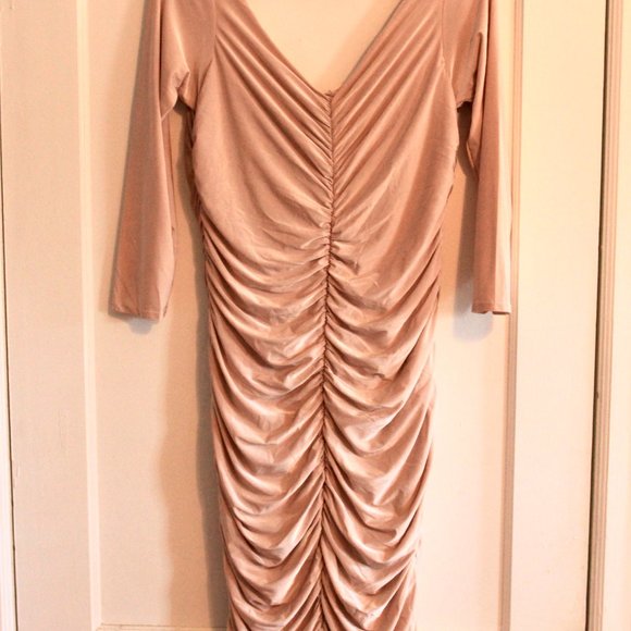 Club L London Plus sweetheart ruched midi dress - Picture 4 of 6